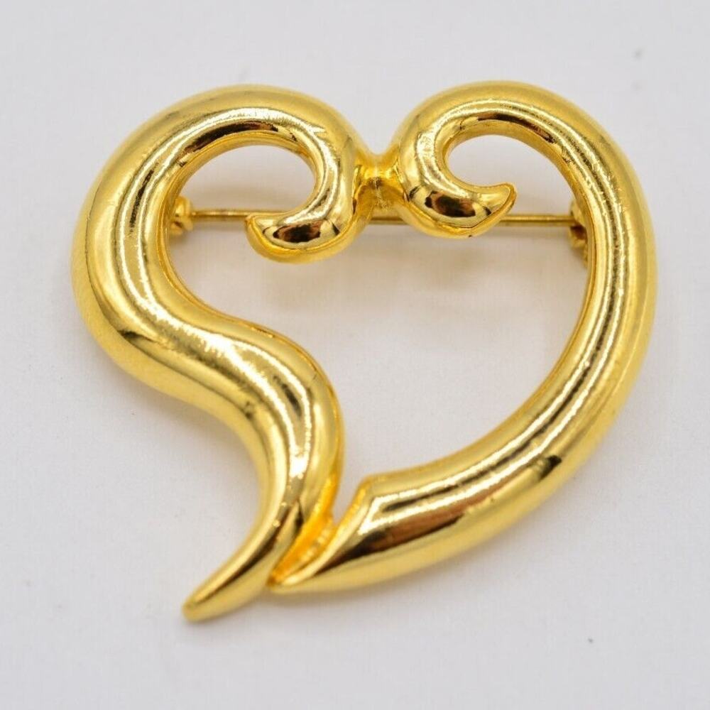 Vintage Heart Pin Brooch Shiny Gold Tone Chunky Valentine's Day NOS 1980s BinAC - Picture 2 of 9